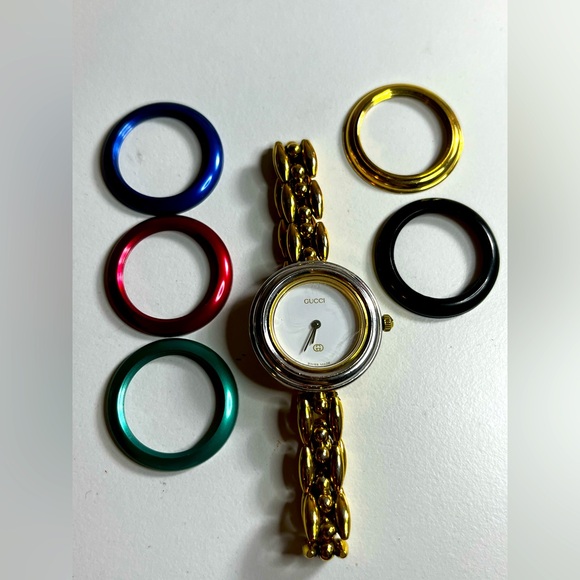 GUCCI 11/12.2 interchangeable bezels with 6 of them. - Picture 1 of 12